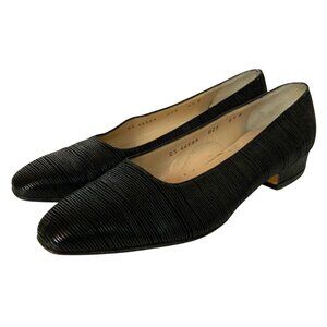 Salvatore Ferragamo Womens 6.5 B Black Textured Leather Low Heel Pumps Italy